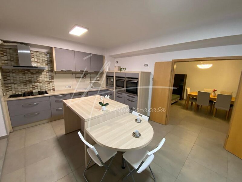 Prelungirea Ghencea, Apartament spatios cu 6 camere, 192 mp. utili in Prelungirea Ghencea 281