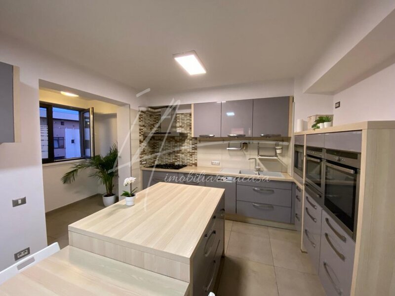 Prelungirea Ghencea, Apartament spatios cu 6 camere, 192 mp. utili in Prelungirea Ghencea 281